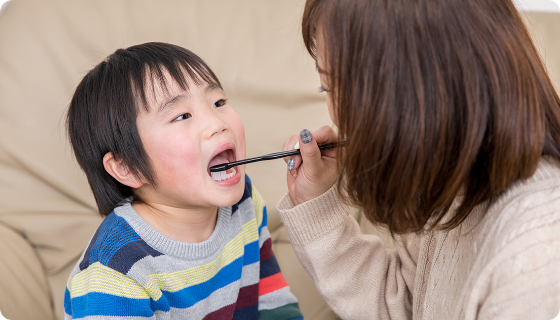 歯みがきをしている子供